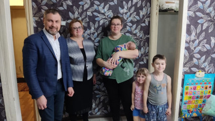 в Починковском районе поздравили семью первого новорожденного в 2024 году - фото - 2