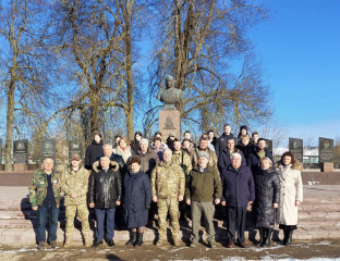 в Починке состоялось возложение цветов к Огню памяти на Аллее Героев - фото - 4