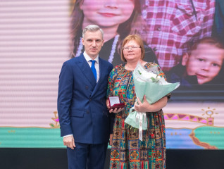 состоялась церемония награждения многодетных матерей Почетным знаком Смоленской области «Материнская слава» имени Анны Тимофеевны Гагариной - фото - 4