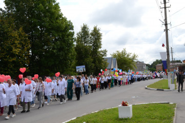 ярко, красочно, с размахом: починковцы приняли участие в праздничном шествии трудовых коллективов предприятий и организаций в честь 99-летия города Починка - фото - 24