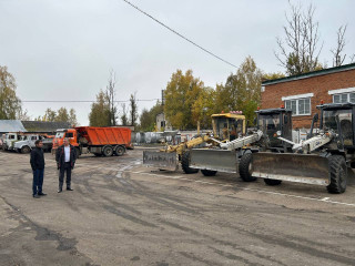 глава округа Александр Голуб проверил готовность техники к зиме - фото - 4
