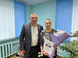глава округа Александр Голуб поздравил главного редактора газеты "Сельская новь 67" с юбилеем - фото - 3