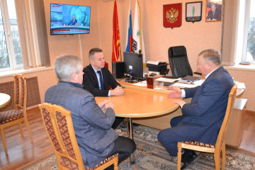 глава округа А.В. Голуб провел рабочее совещание по вопросу надежного функционирования энергетической инфраструктуры - фото - 3