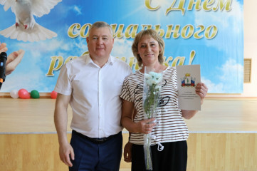поздравление Главы округа А.В. Голуба с Днем социального работника - фото - 1
