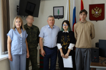 глава округа Александр Владимирович Голуб вручил ключи от благоустроенных квартир - фото - 1
