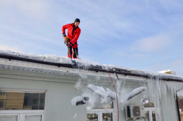 сход снега с крыш и падение сосулек - сезонные риски, которые можно и нужно предупреждать - фото - 1